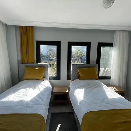 Flat With Garden On Center * フェティエ